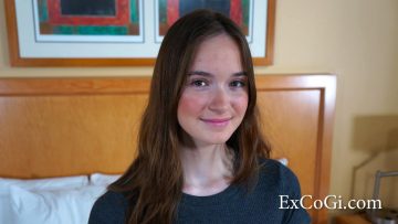 เอลลี่ กับการเดบิวต์ในวงการที่ต้องตอบคำถามและทำกิจกรรมครั้งแรก