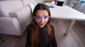 จูลี่เจ้าเล่ห์ ชอบหลอกแฟนเข้ามุมอันเร่าร้อนปล่อยเต็มคราบราดเต็มหน้า