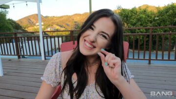 ออบรี วาเลนไทน์ ดาราหนังผู้เผชิญการค้นหาความสุขแท้จริงในชีวิต