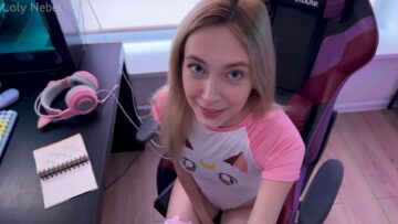 สาวน้อยที่แอบถ่ายคลิปสยิวในห้องและขอร้องพี่เลี้ยงไม่ให้บอกแม่