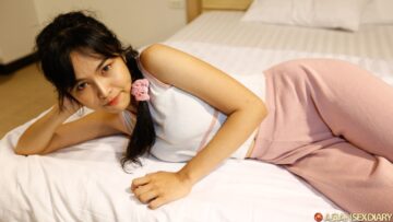 สาวไทยน่ารักหุ่นสวย น้องอายพาเสียวโชว์นอนช่วยตัวเองก่อนเย็ดกันมันจัด