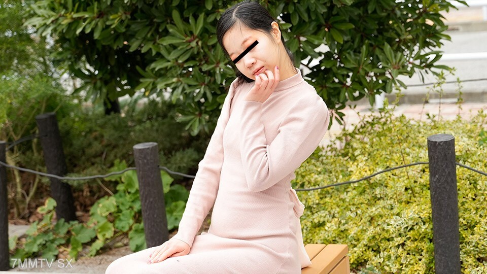 100824_100 สาวขาวจั๊วะโดนเย็ดคาชุดนอน