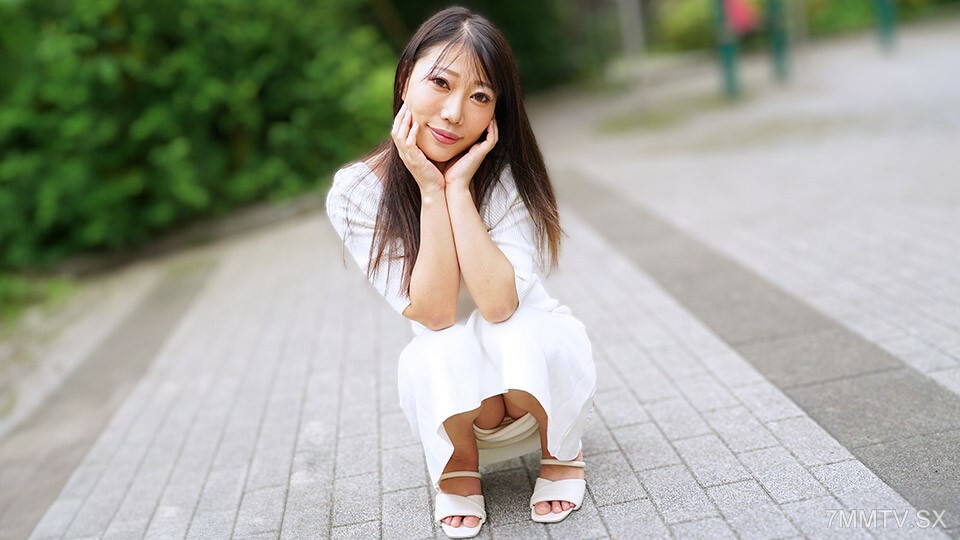 101224_100 สาวขาสวยโดนยกขาเย็ดลึก