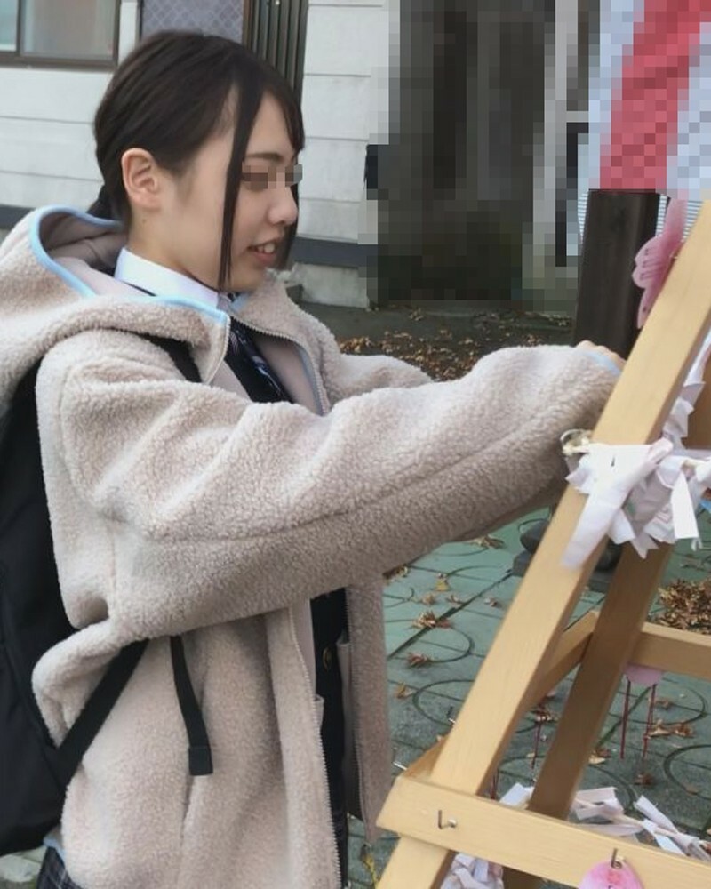 FC2-PPV-1206782 สาวตาโตอมควยเก่ง