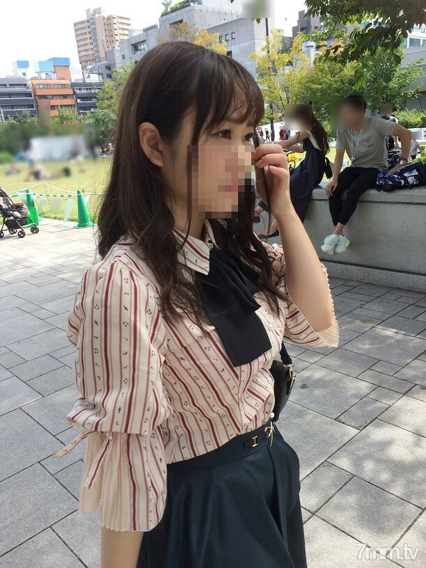 FC2-PPV-1242531 สาวตูดกลมโดนกระแทกแรง