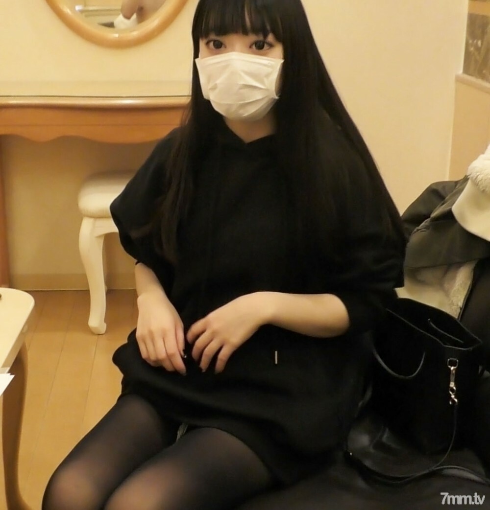 FC2-PPV-1243252 สาวใสหีสวยโดนเลียแตกคาหี