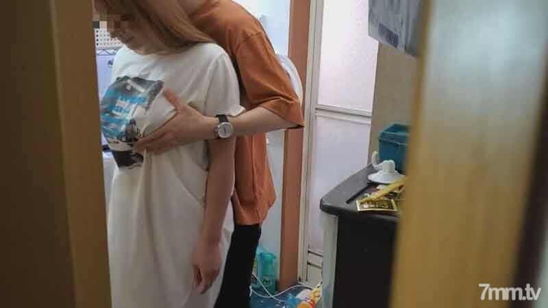 FC2-PPV-1391821 สาวผิวแทนตัวเล็กโดนเย็ด