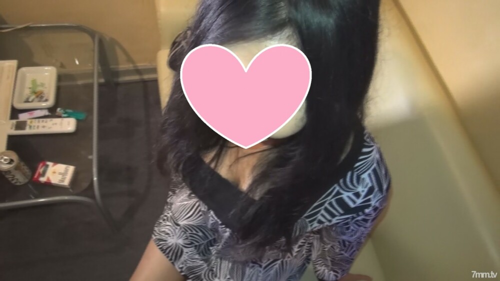 FC2-PPV-1392716 สาวน้อยตูดใหญ่โดนตี