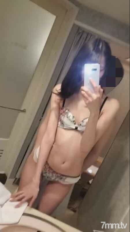 [FC2-PPV-1395663] สาวผมดำนมใหญ่ขย่มควยเก่ง