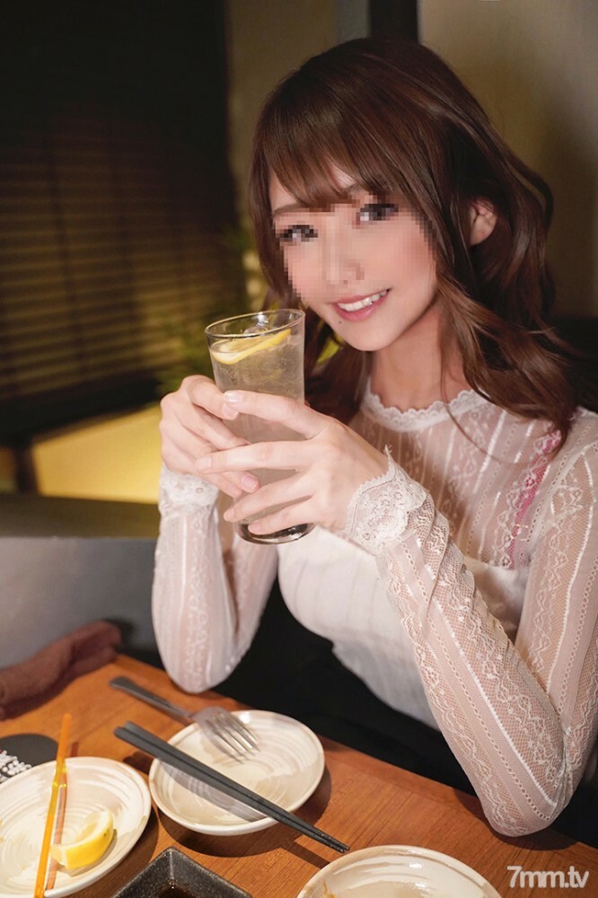 FC2-PPV-1405742 สาวตูดเด้งโดนเย็ดหลังบ้าน