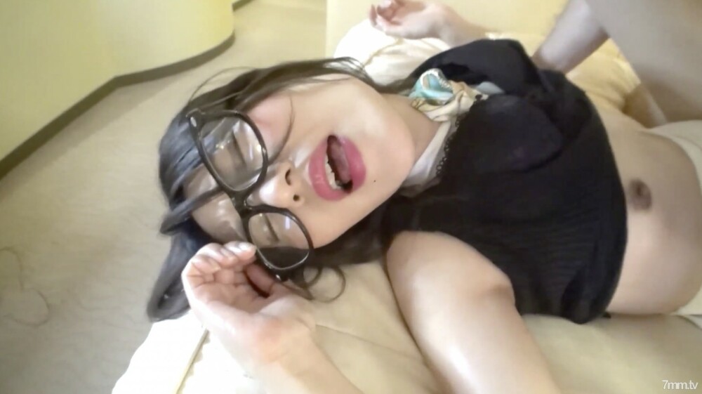 FC2-PPV-1405787 สาวใหญ่ร่าน โดนเย็ดสดแตกคาหี