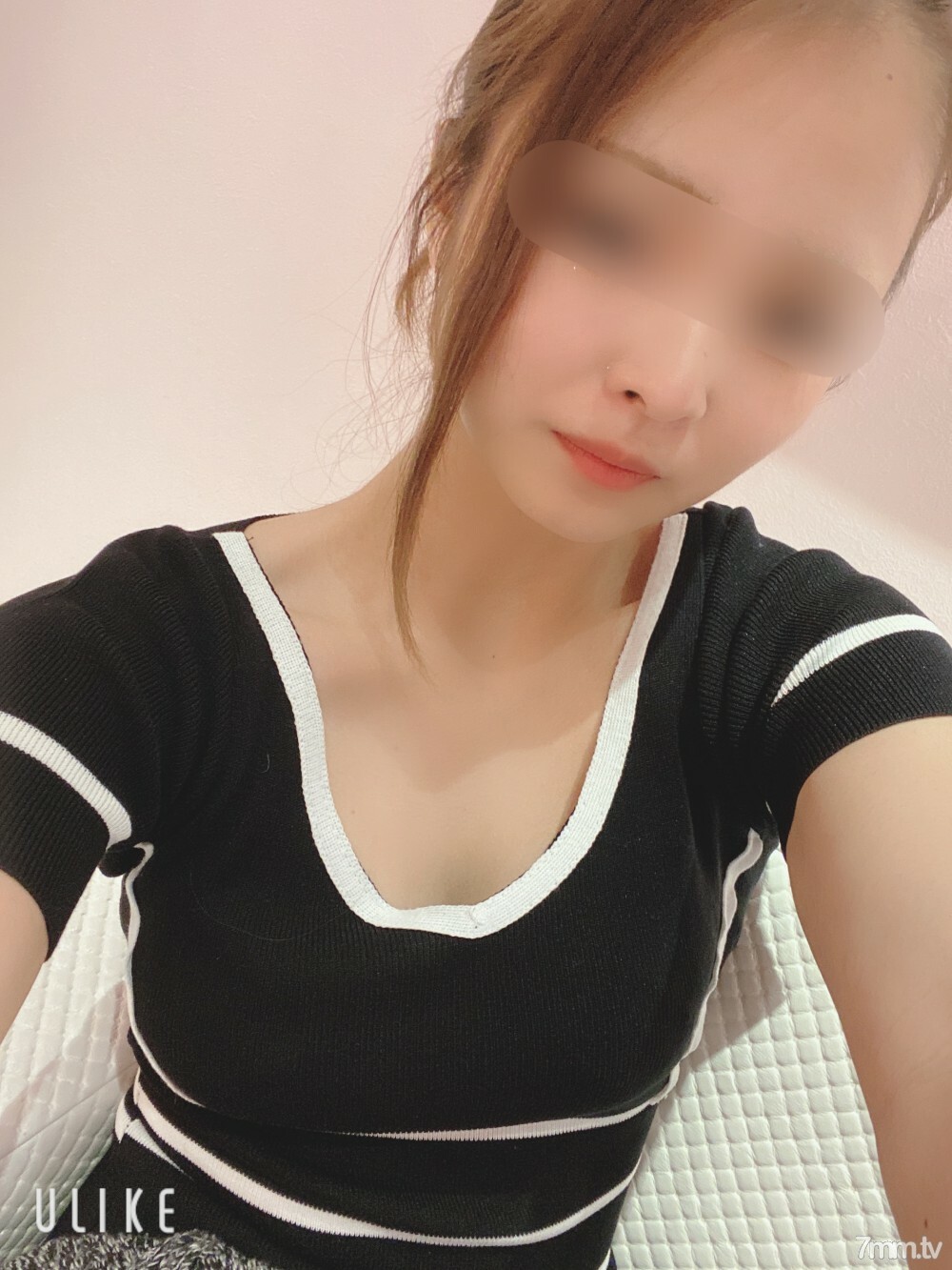 FC2-PPV-1417427 สาวน่ารักโดนแอบถ่ายร่องหี