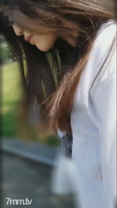 FC2-PPV-1433128 สาวน่ารักรูขมับชมพู