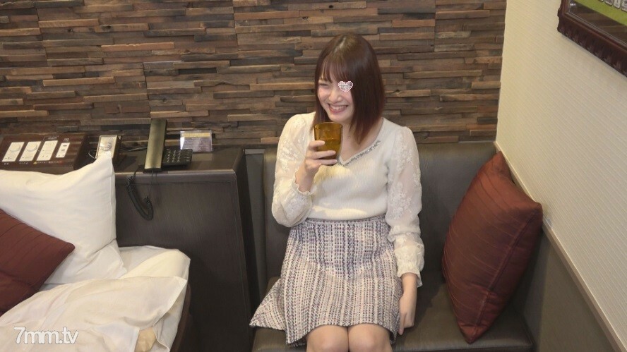 FC2-PPV-1620345 สาวผมยาวยั่วเย็ดคาชุดนักเรียน