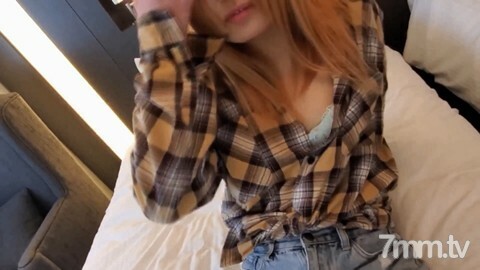 FC2-PPV-1684513 นักศึกษาสาวหีโหนกโดนรุม