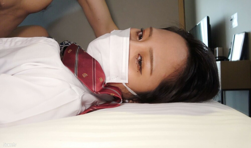 FC2-PPV-1701061 สาวน่ารักตัวเล็กโดนเย็ดหนัก