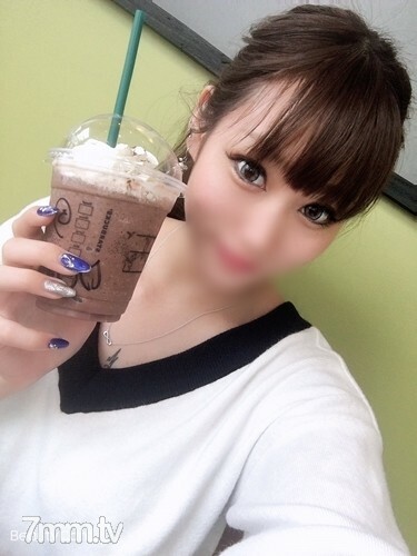 FC2-PPV-1704391 สาวน้อยหีแน่นแตกคาปาก