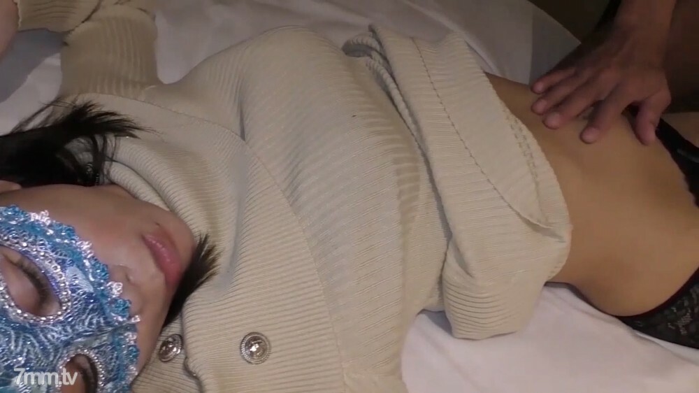 FC2-PPV-1746839 พริตตี้สาว โดนเย็ดคาเวที