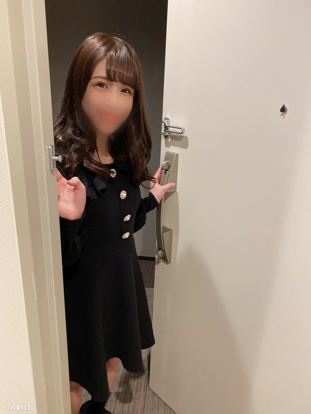 FC2-PPV-1758998 สาวน้อยนมแป้นโดนรุมเย็ด