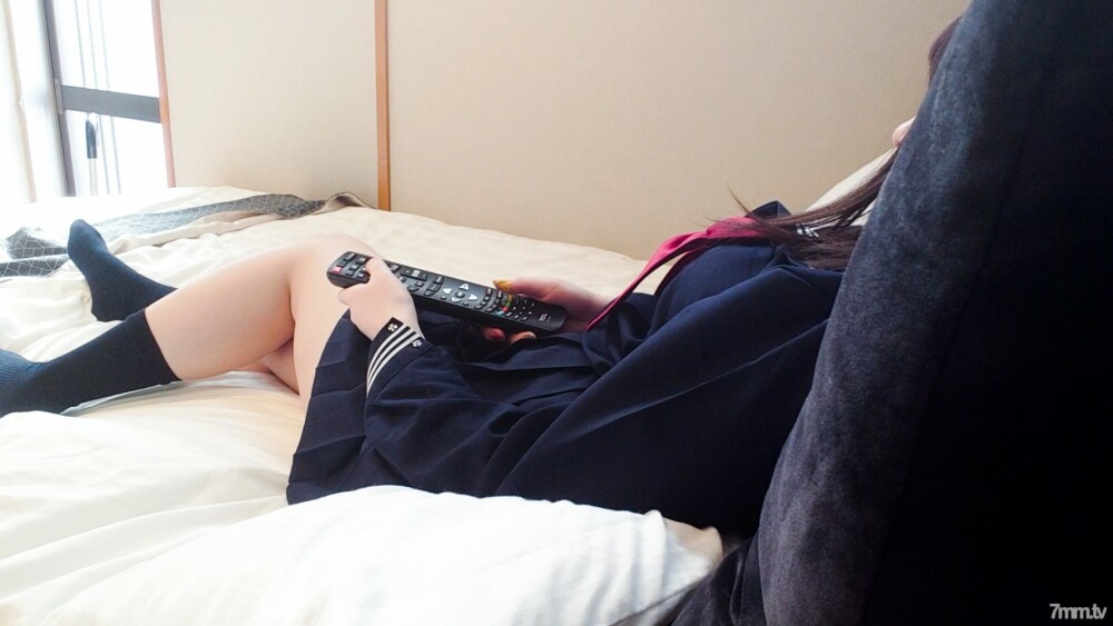 FC2-PPV-1846992 หีเนียนสาวน้อยเย็ดสด