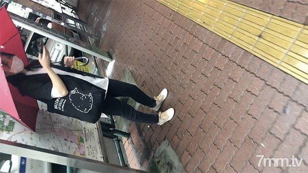 FC2-PPV-2020517 สาวน่ารักช่วยตัวเองมันส์สุด