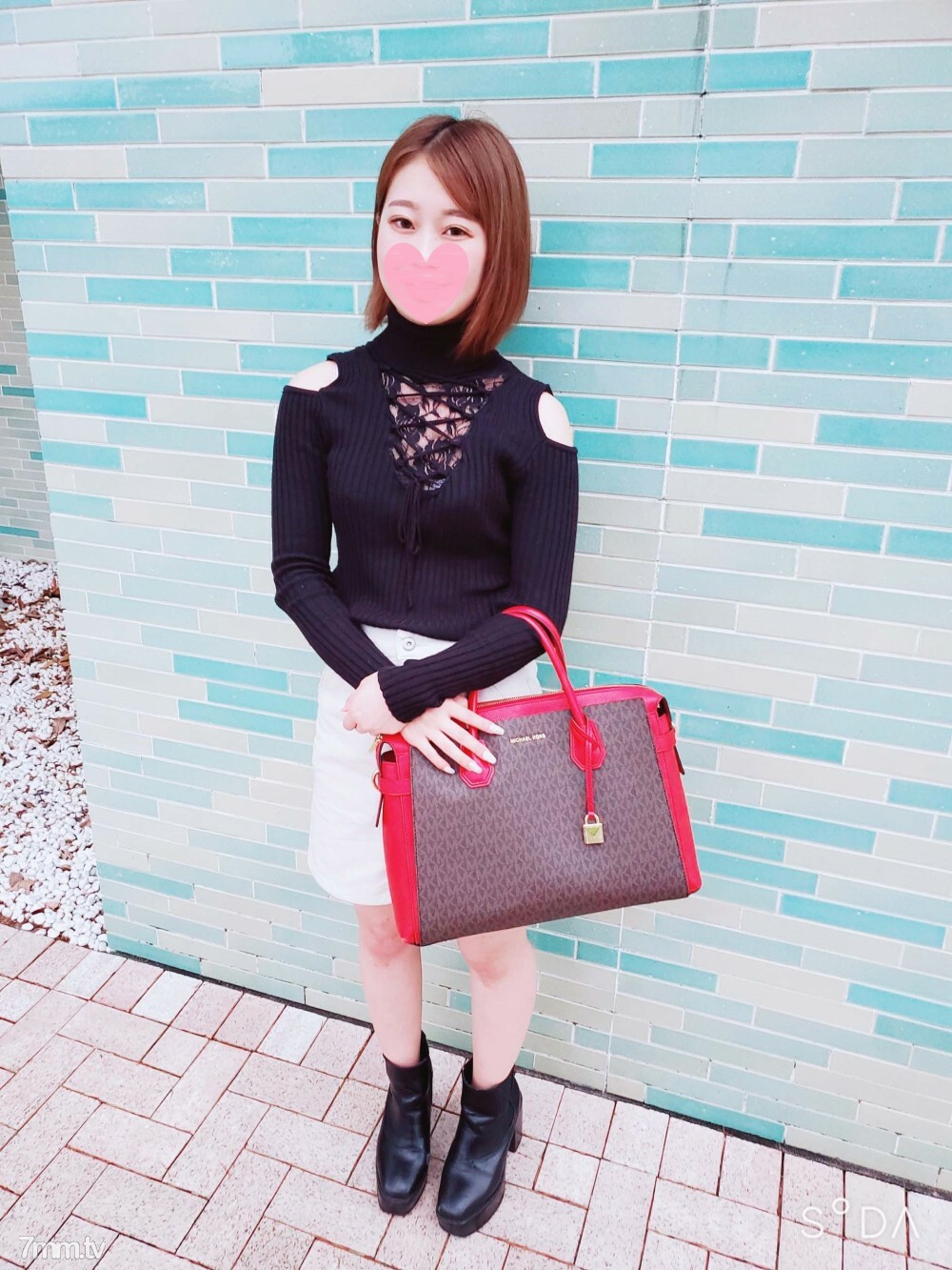 FC2-PPV-2427237 สาวรุ่นพี่เย็ดน้อง