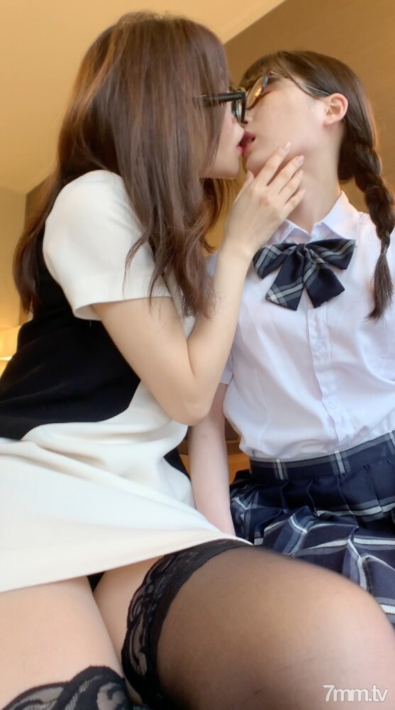 FC2-PPV-2735794 สาวสวยเย็ดคาโซฟามันส์