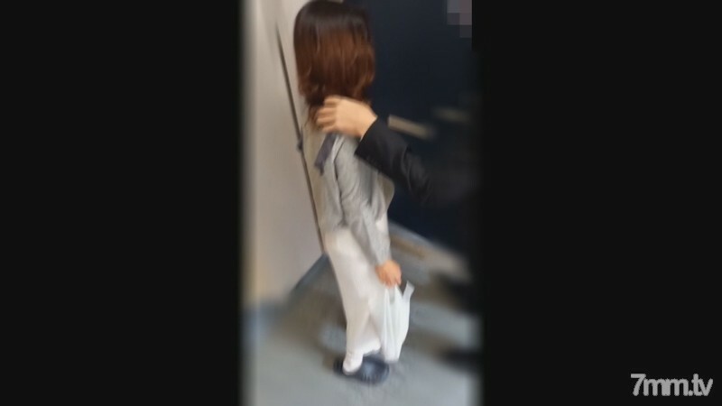 FC2-PPV-2775922 สาวขาวโดนเย็ดคาถุงน่อง