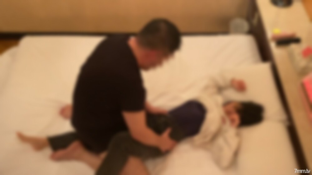 FC2-PPV-2876733 สาวเซ็กซี่ผิวน้ำผึ้งเย็ดสด