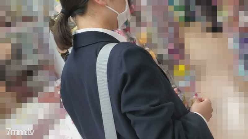 FC2-PPV-2897075 นักศึกษาสาวหีฟิตโดนรุม