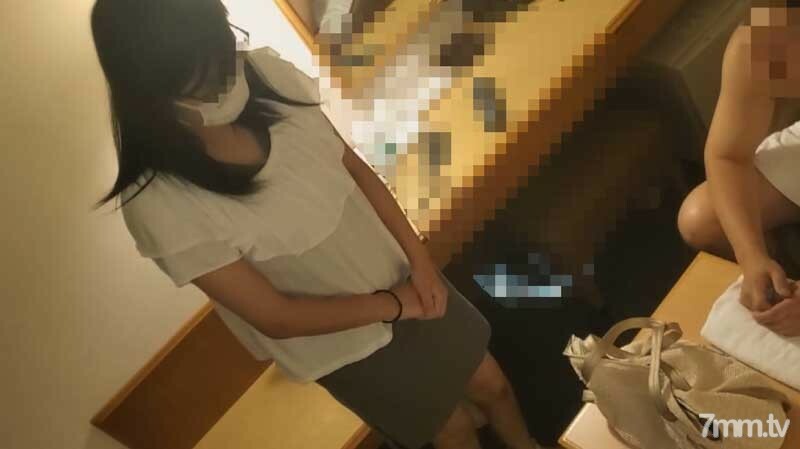 FC2-PPV-3075036 สาวน่ารักโดนรุมเย็ดมันส์