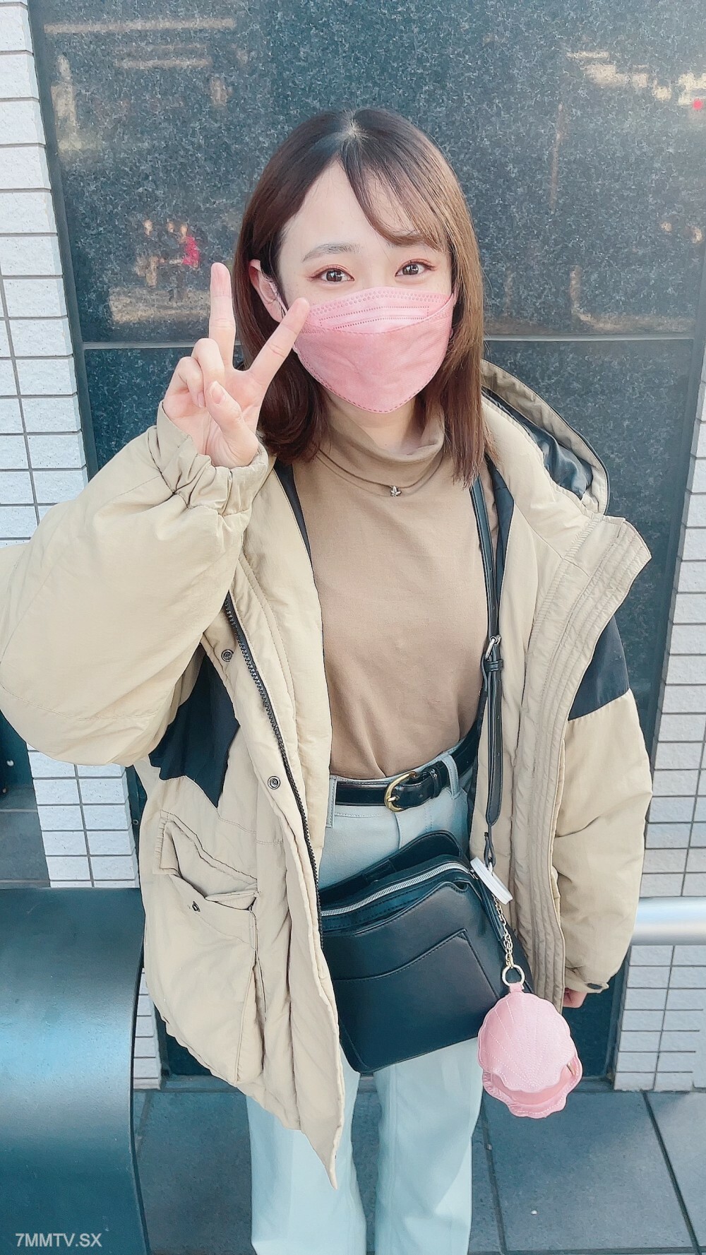 FC2-PPV-3195247 สาวผิวเนียนหีฟิตตอดควย