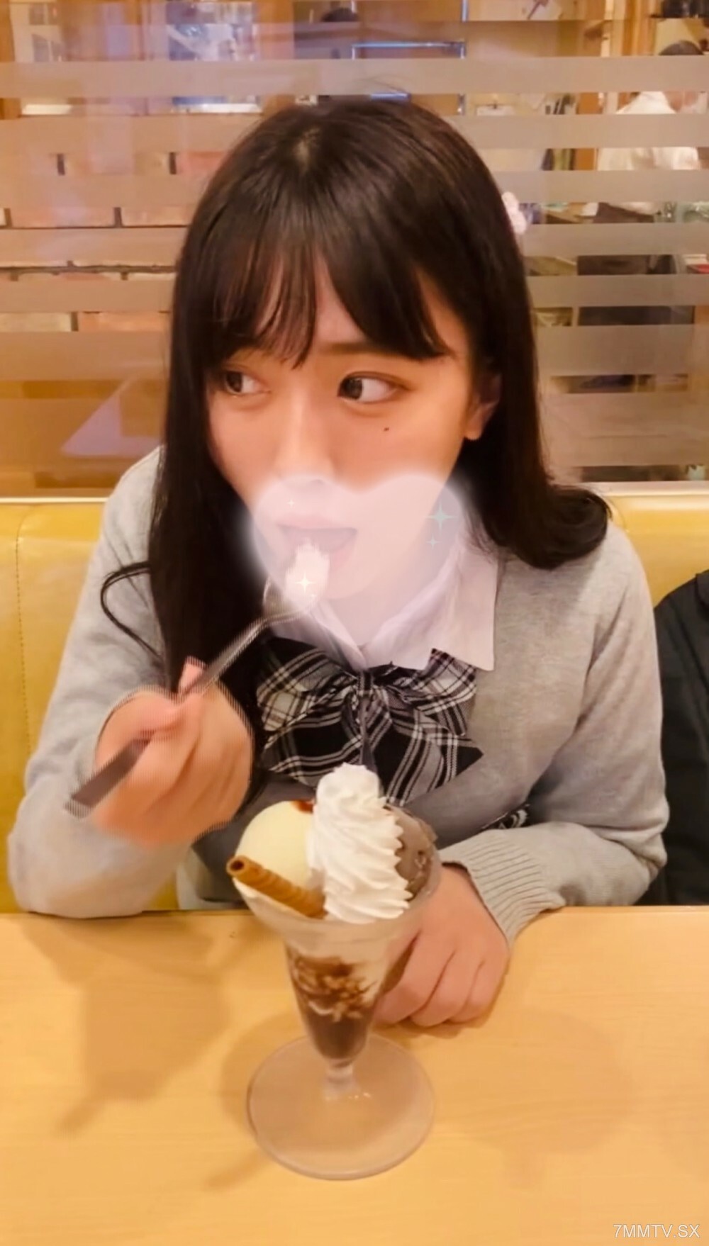 FC2-PPV-3195413 นักศึกษาสาวโดนเย็ดคาหอ