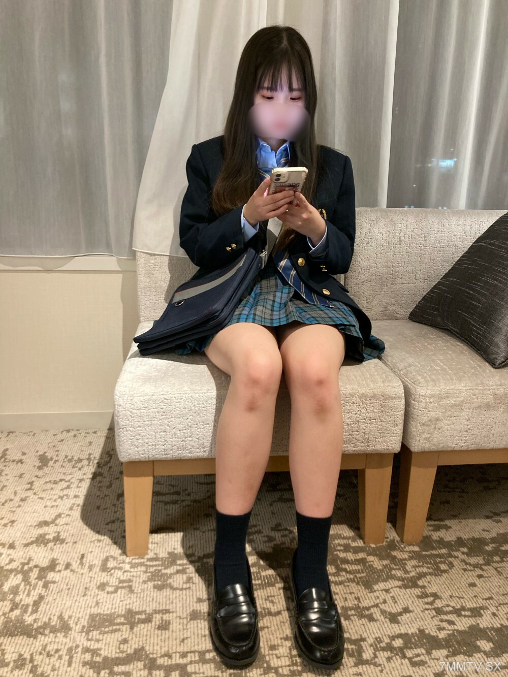 FC2-PPV-3289780 นักศึกษาขาวใสโดนรุมเย็ด