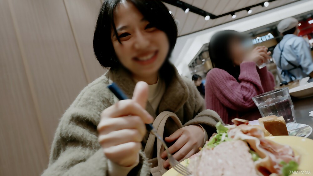 FC2-PPV-4070426 สาวขาวโดนเย็ดคาชุดนักเรียน