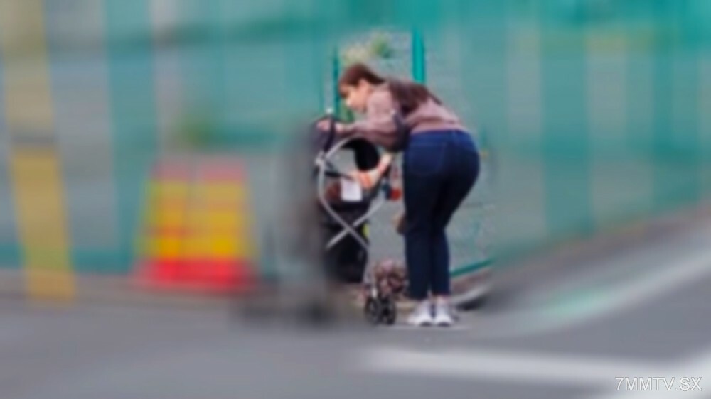 FC2-PPV-4224424 สาวน้อยตัวเล็กหีแน่นสุดๆ