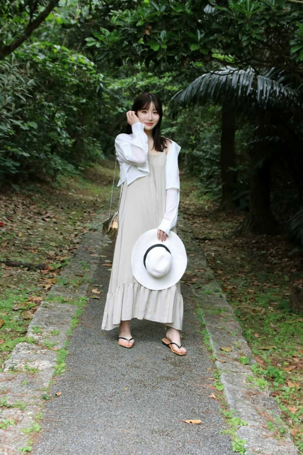 FC2-PPV-4554698 สาวผมสั้นหีโหนกโดนเลียแตกคาหี