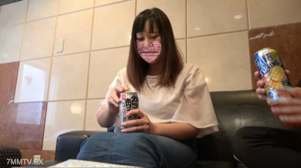 FC2-PPV-4561120 สาวชงกาแฟหุ่นดี