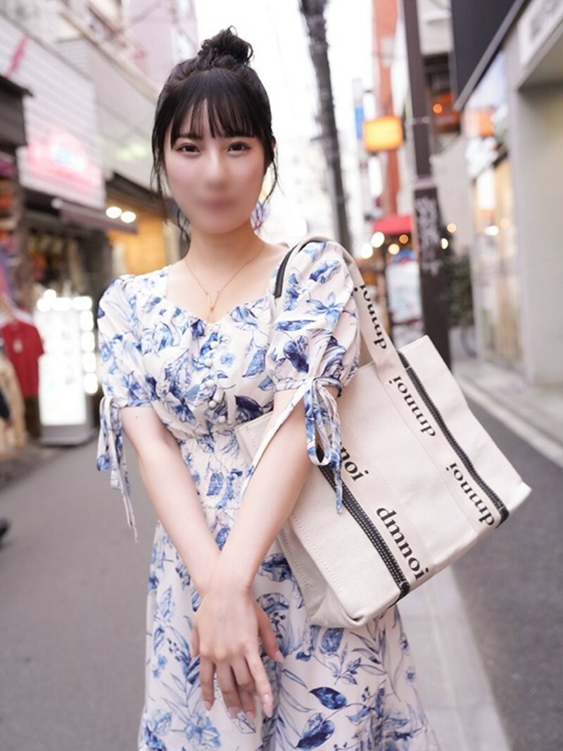 FC2-PPV-4577717 สาวนมใหญ่โดนรุมชักว่าว