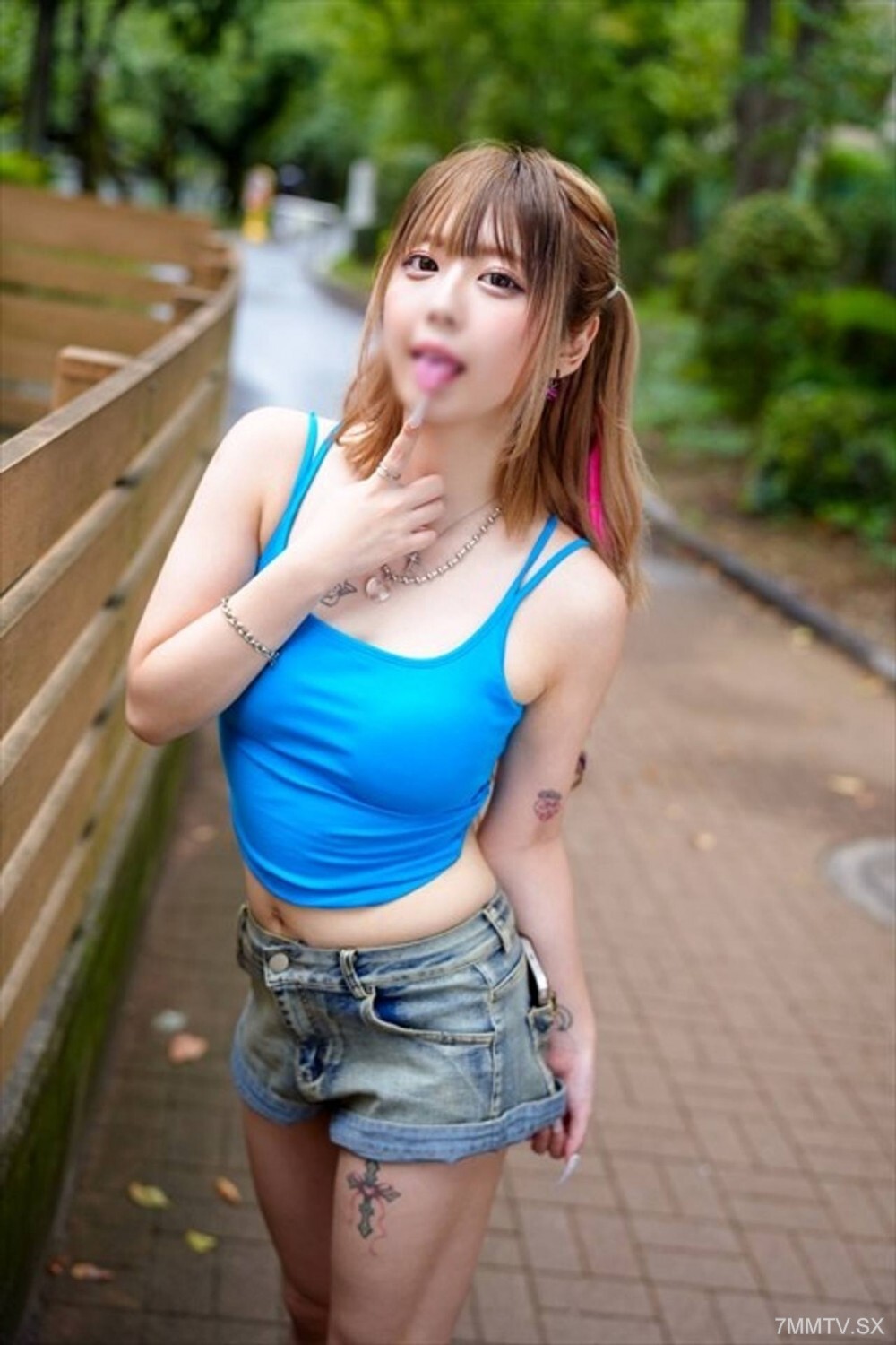 FC2-PPV-4658493 หีชมพูโดนเลียเย็ด