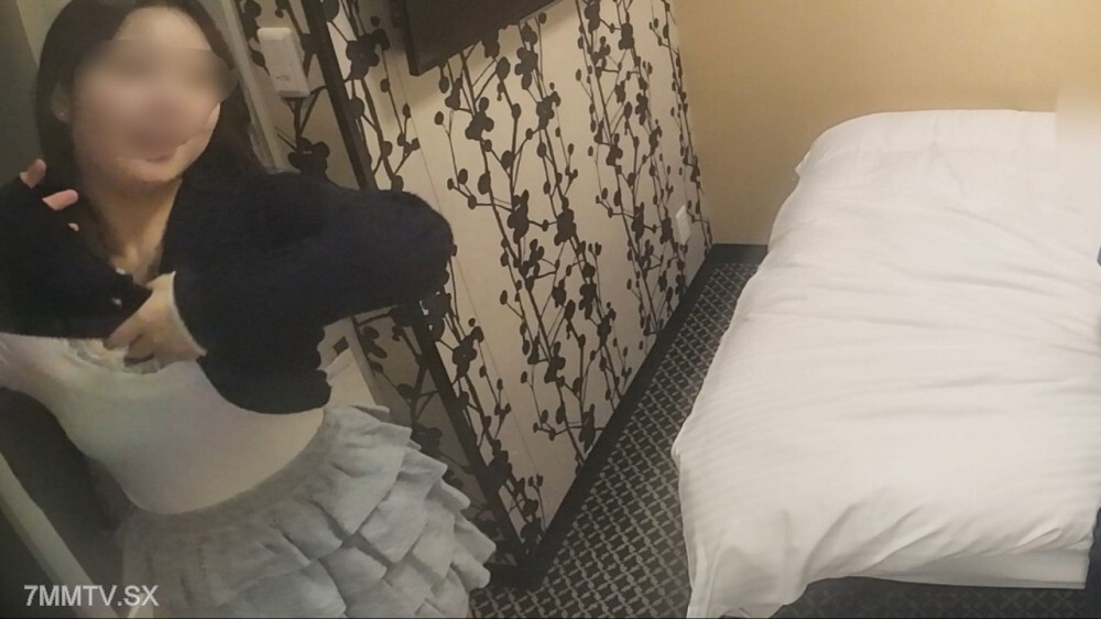 FC2-PPV-4787108 สาวผมดำตูดเด้งเย็ดสด