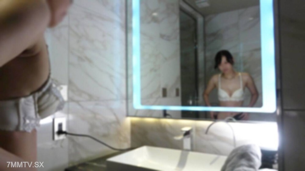 FC2-PPV-4788732 สาวขาวเนียนตูดโตโดนเย็ดสด